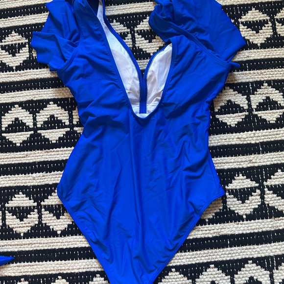 NWT Binlowis Vibrant Blue Ruffle Swimsuit - Picture 2 of 3